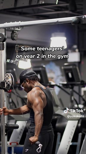 tricep kickback #fyp #fitness #gym #bodybuilding #TikTokTaughtMe