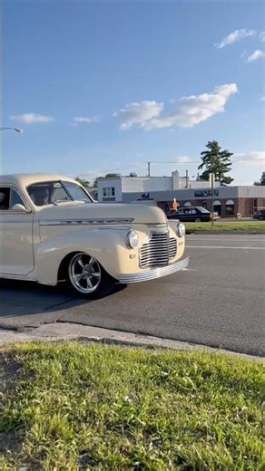 1941 Chevrolet Special Deluxe #ChevySpecialDeluxe #1941Chevy #VintageCruiser #ClassicSedan