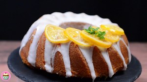 Lemon Drizzle Bundt Cake 🍋 This bright and zesty Lemon Drizzle Bundt Cake is light, buttery, and full of fresh lemon flavour. It’s topped with a tangy lemon glaze and finished with homemade candied lemon slices for a showstopping finish. The sponge is made with real lemon zest and a hint of milk to keep it soft and moist. Once baked, it’s soaked in a simple lemon drizzle that sinks into the cake while it’s still warm—making every bite irresistibly moist and flavourful. 💡 No bundt tin? No probl