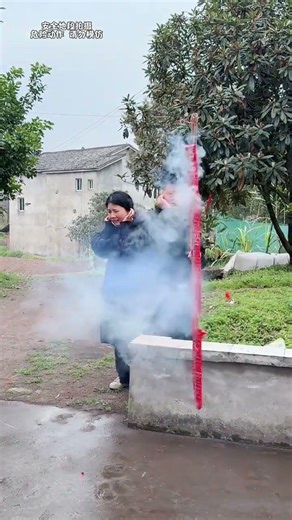 这颗鞭炮为何忍住响声