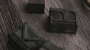 It's no mystery, Cypher playing cards are luxurious and sophisticated with a dark blue key pattern printed inside the tuck. While the outside is hot stamped in gold foil, accented with mesmerizing embossing. The only question: Can you crack the code? https://fal.cn/3tMDz | Bicycle Cards