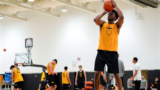 Iowa basketball's Tavion Banks charged with public intoxication, disorderly conduct