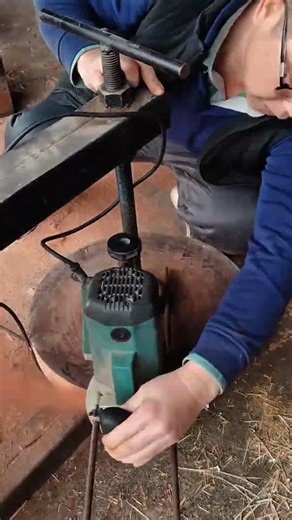 Here are the steps for operating a planer on a wooden log that is processed into wood crafts