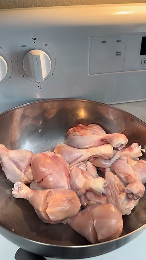 Brown stew (full tutorial) How did I do? #cheflife #food #brownstewchicken #carribeanfood #jamaicanfood | Estrella Harris