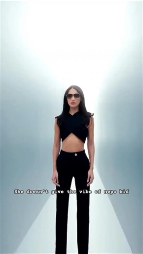 Check her runway confidence, She doesnt give the vibe of nepo kid, Bella 4 #versace fw22 #bellahadid