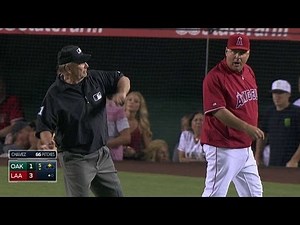 OAK@LAA: Umps overturn homer in 5th, Scioscia ejected