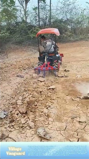 Lưỡi xới quay tít, đất cứng cũng tan: Sức mạnh của chiếc máy nhỏ trên đồng khô