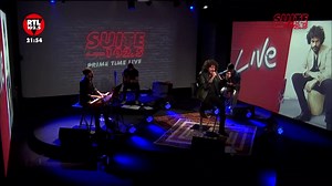 “Angelo, prenditi cura di lei Lei non sa vedere al di là di quello che da” 🌟 Nella #Suite1025 Prime Time Live Francesco Renga canta il pezzo che lo ha portato alla vittoria al Festival di Sanremo 2005: #Angelo 👼 Seguite la serata al link 📲 https://play.rtl.it/live/1/radiovisione/ #RTL1025 #FrancescoRenga | RTL 102.5