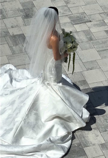 Since you all saw the dresses I didn’t choose, here’s the one I did choose— she was MY favorite 🤍🤭 It was actually the last dress I tried on at @Bridal Beginning — I was going there to say yes to a different dress. Dress @Ines Di Santo 📸 @So Bridal Social