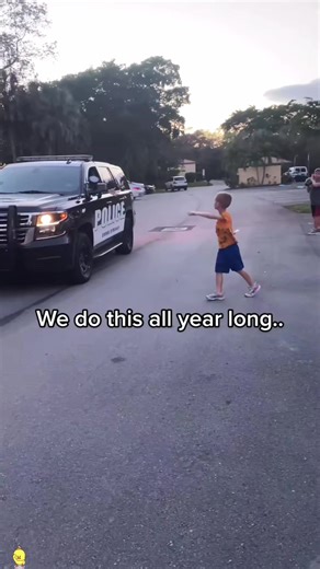 When a little kid meets a real-life superhero... the cop's smile melts the internet! 🥰👮‍♂️#CopAndKid #CommunityLove #PoliceKindness #Heartwarming #SmallHeroBigSmile