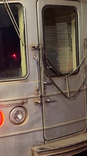 Manual Brake Release? #NYCSubway #NYC @MTA #NewYorkCitySubway #MTASCAPES #LIRR #SubwayTrain #NYCTransit #MTA You can now buy me a coffee: https://bmc.link/NYCSubwayLife | NYC Subway Life
