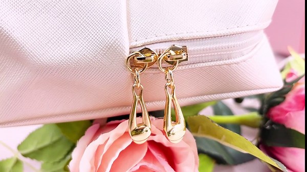 Bridal Shower Gifts for Bride, 12pcs Bride To Be Box, Bachelorette Gift For Brides, Wedding, Engagement Gifts For Her Women, Bachelorette Presents for Brides to be, Future Mrs