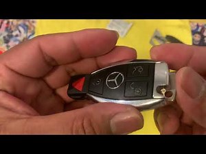 How to replace the battery of the remote control key for the Mercedes C-Class