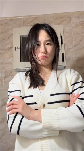 Lin Wen on Instagram: "#素颜 #你的女友 #ootd #girlfriend"