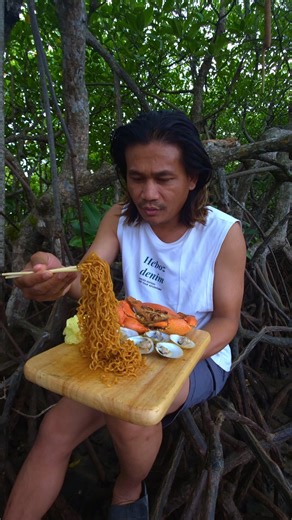 1.9M views · 125K reactions | ម្ហូបប្លែកតាមព្រៃកោងកាង #cookingcrab #mangroveforest #Pekmi | Dancherng Explore | Facebook