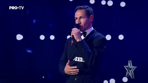 “Piesa asta este hit! Dan Spătaru nu a murit!”. Iulian Gălușcă a făcut show pe scena talentelor și i-a binedispus pe jurați >> https://bit.ly/3DtgDfQ Urmărește emisiunea integrală pe voyo.ro | Romanii au talent