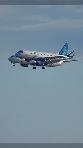 Two United’s make a stunning and picture perfect parallel landing at SFO! #boeing737 #embraer175 #unitedairlines #sanfrancisco #airplane | NickFlightX