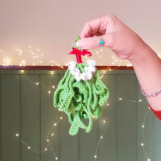 How to Crochet Mistletoe - Free Crochet Pattern -
