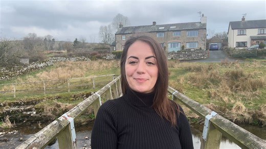 Location - Maulds Meaburn Price - £535,000 Penrith Office - 01768 881111 Embracing an "upside down" concept, this abode boasts 4 generously-sized bedrooms, a contemporary bathroom, and a high-caliber, meticulously planned kitchen . This property also features a vast garden with a charming wildflower meadow and a stunning orchard. In addition, there is a separate structure currently utilised as a utility room and office, as well as a garage. Furthermore, the driveway accommodates ample parking fo