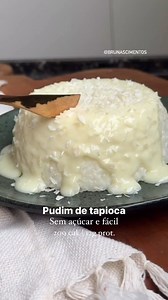 PUDIM DE TAPIOCA COM LEITE CONDENSADO sem açúcar e fácil fazer 😋 * Rende 4 porções * 209 calorias | 12 g de proteína (cada porção) * Se quiser pode substituir o leite em pó desnatado por leite de coco em pó. * Minha assadeira tem 10 cm de diâmetro. * Untei a assadeira com azeite. * Pode usar qualquer tipo de pote, tigela ou assadeira, não tem que ser de metal. * Se for usar outro adoçante faça a conversão que usaria 6 colheres de sopa de açúcar. Garanto que vai amar! | Low Carb Dieta e Receitas