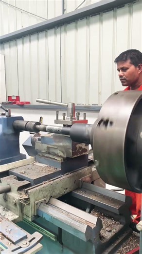 Thread Cutting on Lathe Machine #LatheMachine #ThreadCutting #Machining #MechanicalEngineering