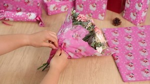 100 Sheets Pink Xmas Santa Tissue Paper, 20 x 14in Snowflake Print Wrapping Tissue Cute Santa Art Decorative for Christmas Girls Baby Shower Birthday Party Supplies (Pink)