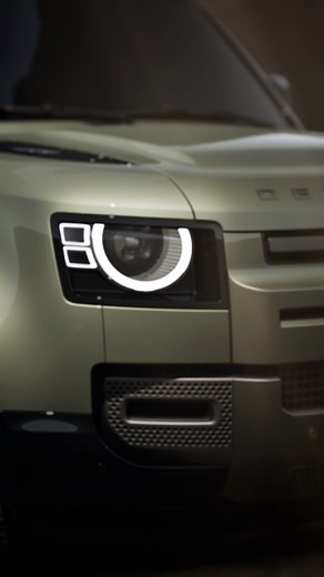 Defender 90 雙門經典風格，升級標配電子氣壓式懸吊系統，縱橫全地形無所不至，歡迎洽詢全台展示中心預約試駕。 | Defender