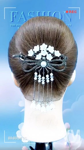 82K views · 601 reactions | Quick & Easy Bun for Everyday Look#easyhairstyle #quickbun #hairtutorial #hairtok | Simple Hairstyles. | Facebook