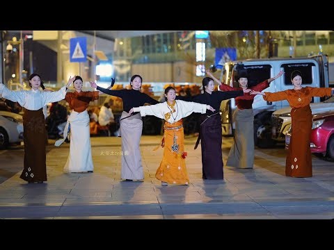 Yongzhen and her younger sisters, Tibetan dance "Monk Under the Sun"🌹