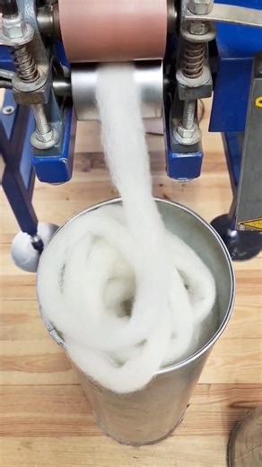 Carding of Wool Fiber #carding #woolfiber #woolyarn