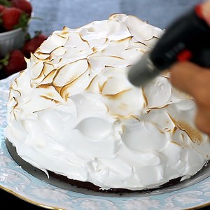62K views · 3.3K reactions | Baked Alaska is one of the best summer desserts as it is refreshing, creamy and looks absolutely impressive. Full recipe: https://bit.ly/2CWUfQt | Home Cooking Adventure | Facebook