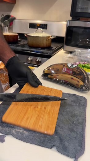 “Ground Beef Sweet Plantain Empanada” 🔥🔥🔥🔥👨🏾‍🍳 #bookchefreem #empanada