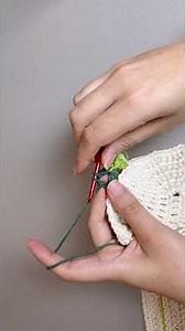 Step-by-step crochet tulip table runner tutorial.