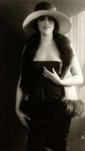 HOLLYWOODLAND PHOTOS 🎥 on Instagram: "Do you know the story of actress Virginia Rappe and comedy king Fatty Arbuckle? The mysterious end to Virginia’s life in 1921 at a party held by Fatty changed Hollywood forever. Fatty Arbuckle was the biggest star in the world, and when he was accused of her murder - the scandal was huge to say the least. This was a time when Hollywood and filmmakers had little to no restrictions on their movies. But this scandal was the final nail in the coffin. Hollywood 