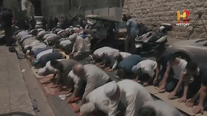 362K views · 13K reactions | En 1935, Heinrich Himmler, líder de las SS, fundó la Ahnenerbe con la misión de buscar artefactos religiosos, incluyendo el Arca de la Alianza. ¿Es factible que ellos estuvieran al tanto del código de Dios y creyeran que lo que estaba contenido en su interior podría transformarse en un arma? | HISTORY | Facebook