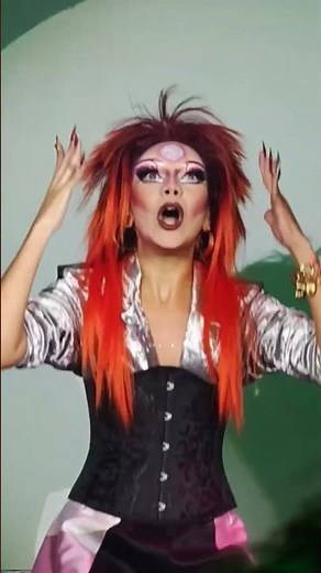Lóri Buena - Moonage Daydream de David Bowie