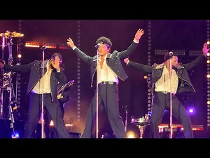 Bruno Mars / Silk Sonic - LEAVE THE DOOR OPEN | The Romantic Tour | 4K Live in Paris 18.06