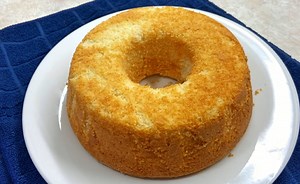 Bolo simples de iogurte sem glúten