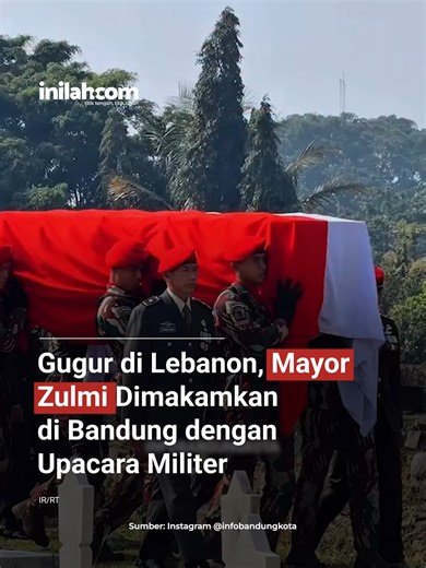 Suasana haru menyelimuti prosesi pemakaman Mayor Anumerta Zulmi, prajurit TNI yang gugur saat menjalankan misi perdamaian di Lebanon. Jenazah almarhum dimakamkan secara militer di kampung halamannya pada Minggu, 5 April 2026, setelah sebelumnya tiba di Tanah Air dan disambut dengan penghormatan terakhir. Tangis keluarga, rekan, dan masyarakat tak terbendung saat melepas kepergian sang prajurit yang gugur dalam tugas negara. Kepergian Mayor Zulmi menjadi pengingat akan besarnya pengorbanan prajur