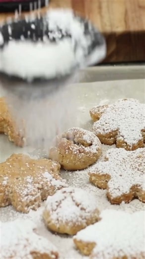 Vegan Greek Christmas Cookies (kourabiedes)