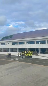 WATCH: Ang huling kaway ng buong crew sa 2P/PR2970 sa huling flight nito na Kalibo-Manila sa Kalibo International Airport. Dami mawawalan ng trabaho 😥 #TatakRMN #overallnumber1radiostationinaklan 🎥Donald John Perfinan Suyo | RMN DYKR Kalibo