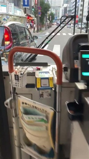 大阪シティバス クレジットカードタッチ決済で運賃を支払う様子