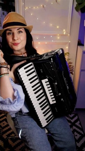 Iconic French Musette “L’Indifference” 💛✨🎶