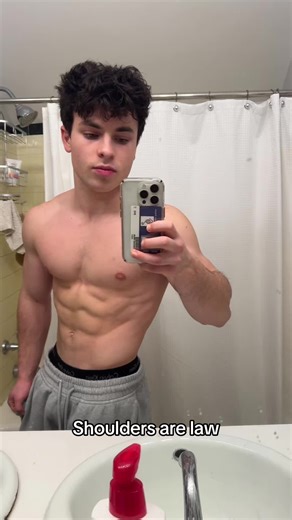 Shoulders chest and core all u need #gymtok #aesthetic #gymmotivation #davidlaid_motivation #samthaguru