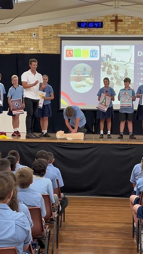 Teaching Kids CPR for Life-Saving Skills | Lifeguard Maxi