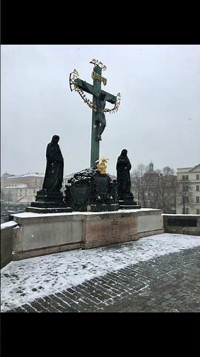 Prague’s Timeless Stone Sentinel: The Charles Bridge