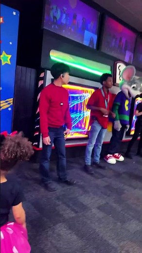 Chuck E. Cheese’s birthday star spectacular ￼