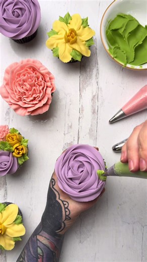 Learn to Create Stunning Buttercream Roses