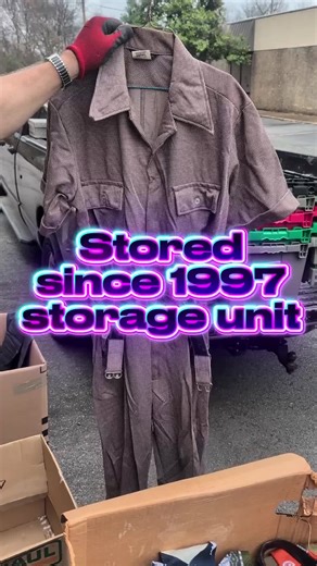 Stored since '97. Storage unit. #vintageclothes #reseller #nostalgia #resellercommunity #storageunitfinds @⚓️🚀Snobby Scrapper🚀⚓️ @Kevin