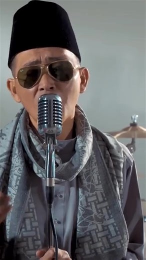 Music Malaya (@music.malaya)’s videos with Crowd Applause and Cheering (Version 7) [People Clapping Clap Hands Audience Applauding Noise Sfx Sound Effect Bite Clip Fx] - DV Sound Effects